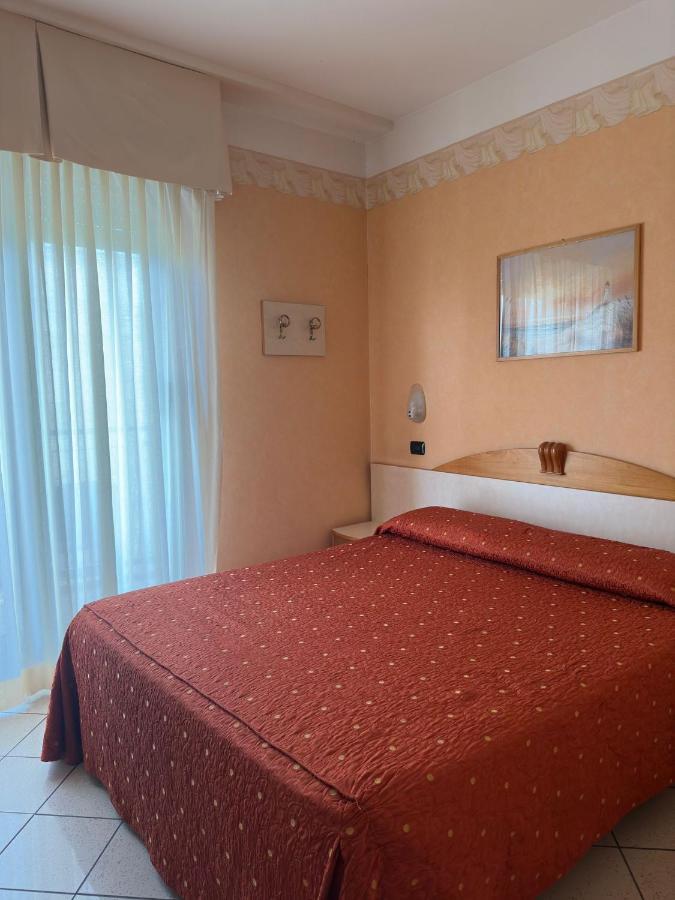 Hotel Ambra Rimini Exteriör bild