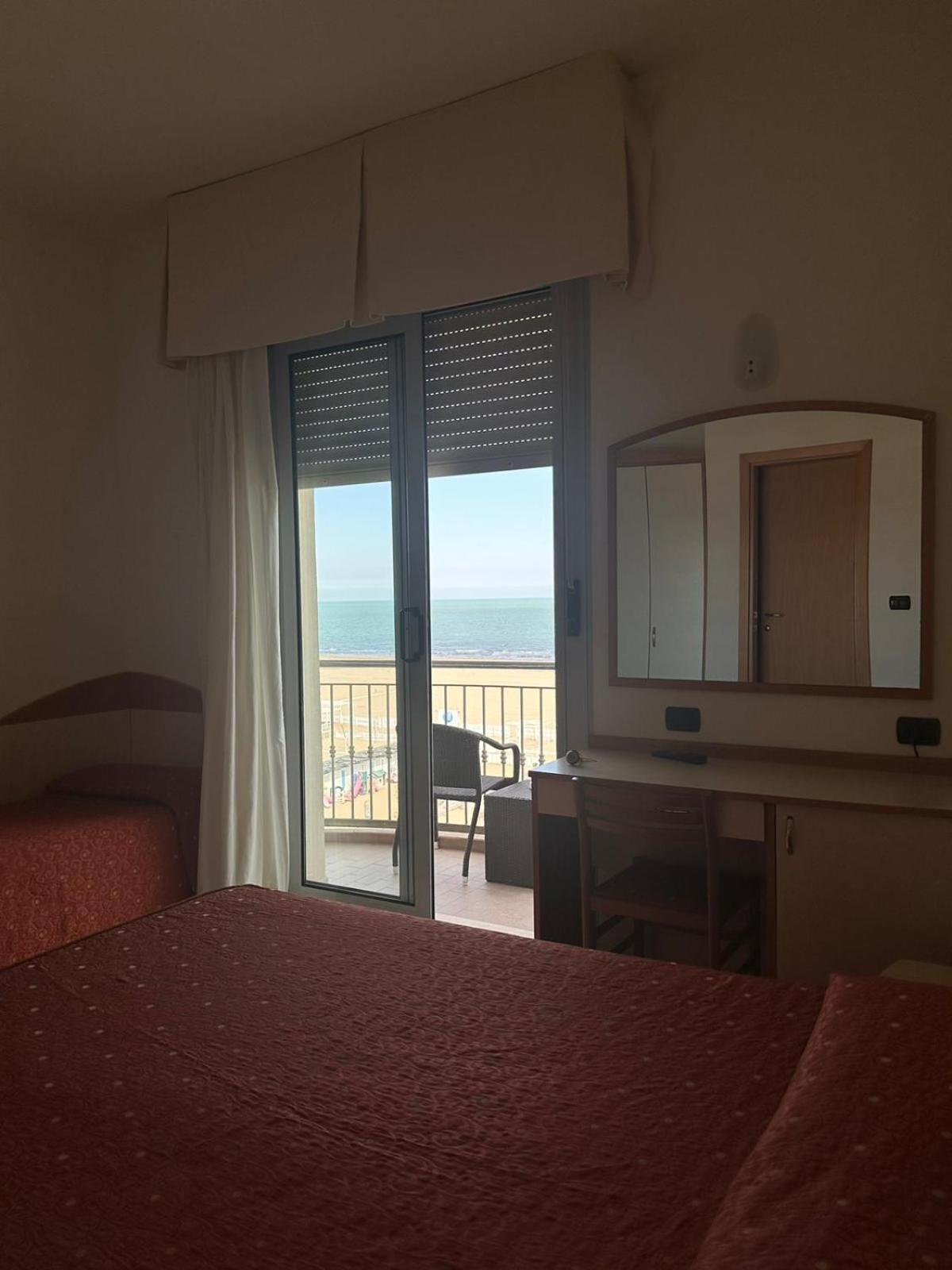 Hotel Ambra Rimini Rum bild