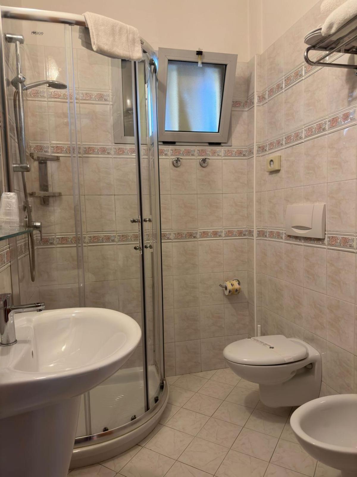 Hotel Ambra Rimini Rum bild