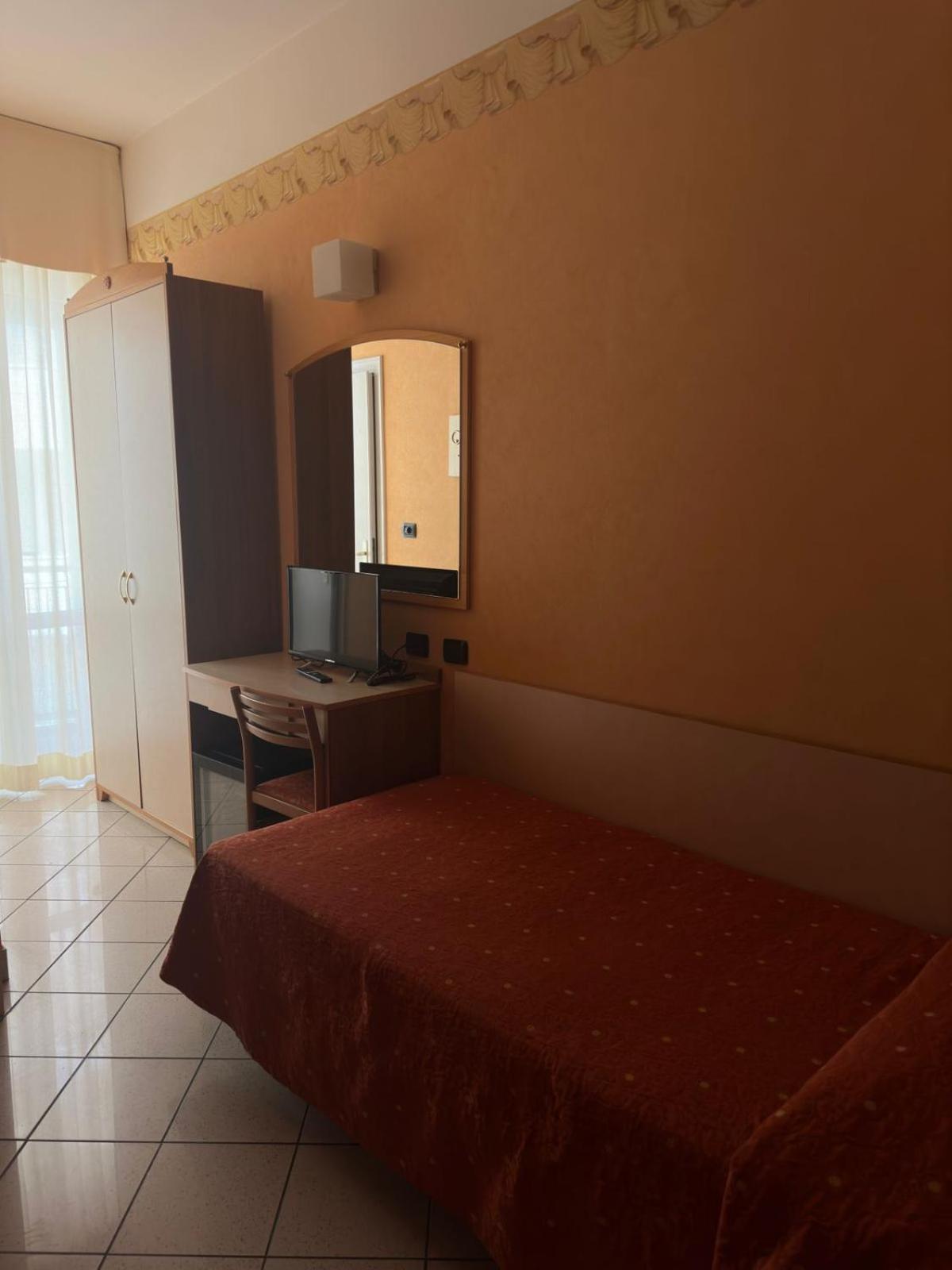 Hotel Ambra Rimini Rum bild